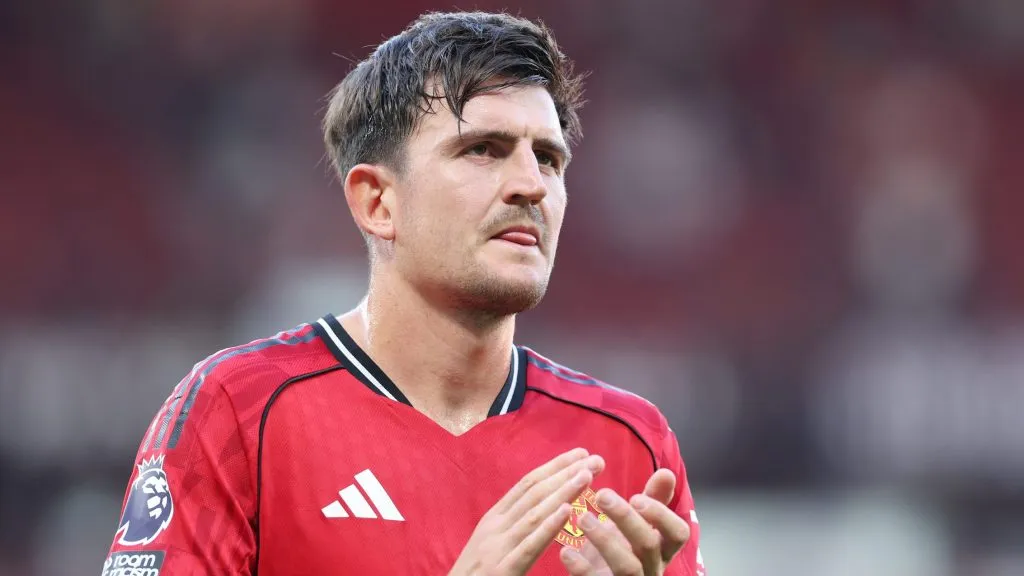 Harry Maguire, jogador do Manchester United, com a camisa vermelha (Foto: Michael Regan/Getty Images)