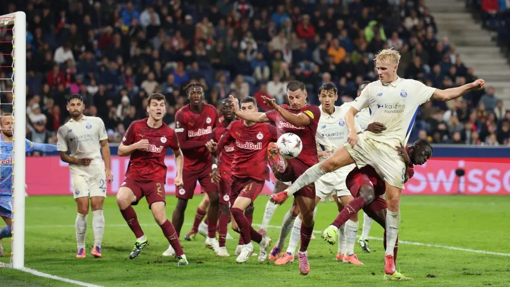 Victor Froholdt em jogo do Porto. Foto: Adam Pretty/Getty Images