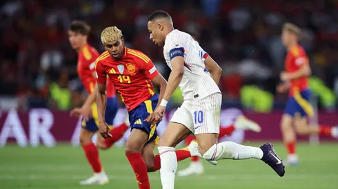 Lamine Yamal e Mbappé em jogo entre França e Espanha.