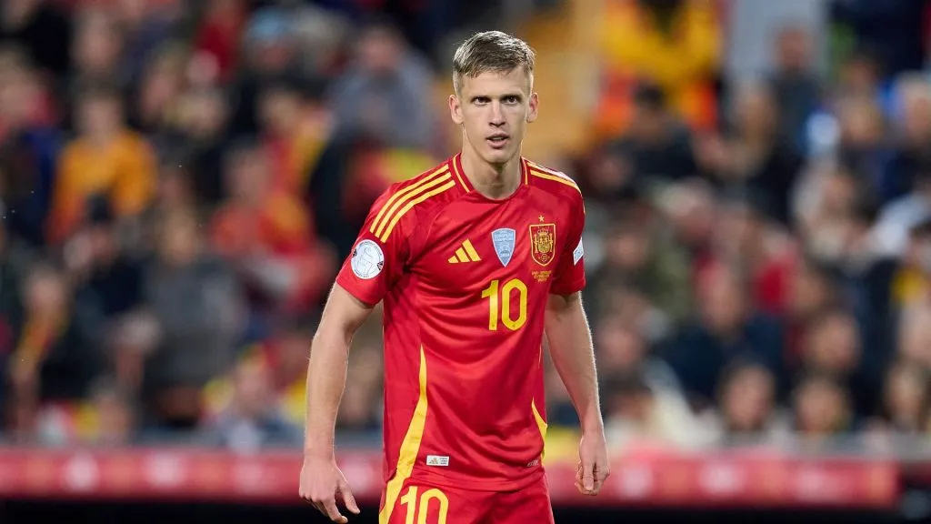 Dani Olmo foi cortado pela Espanha e vai voltar para o Barcelona (Foto: Aitor Alcalde/Getty Images)