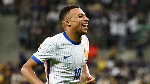 Vídeo: Mbappé marca golaço em França X Azerbaijão na Data FIFA. (Photo by Mateusz Slodkowski/Getty Images)