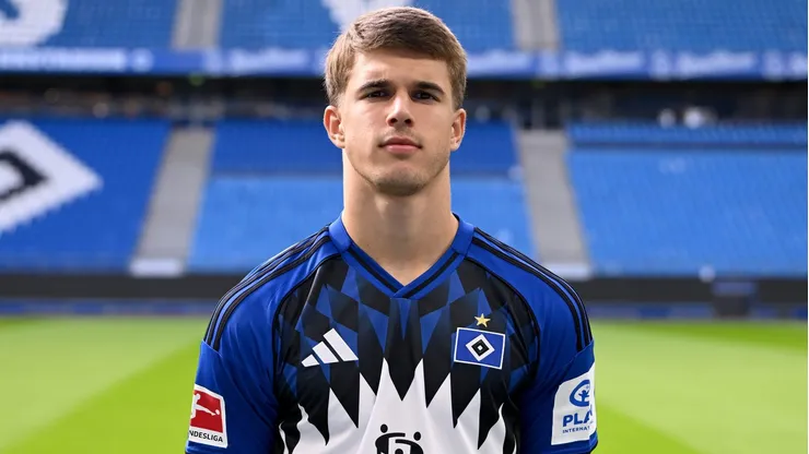 HAMBURG, GERMANY - SEPTEMBER 17: Luka Vuskovic of Hamburger SV poses during the team presentation on September 17, 2025 in Hamburg, Germany. (Photo by Marc Carrena/Getty Images)