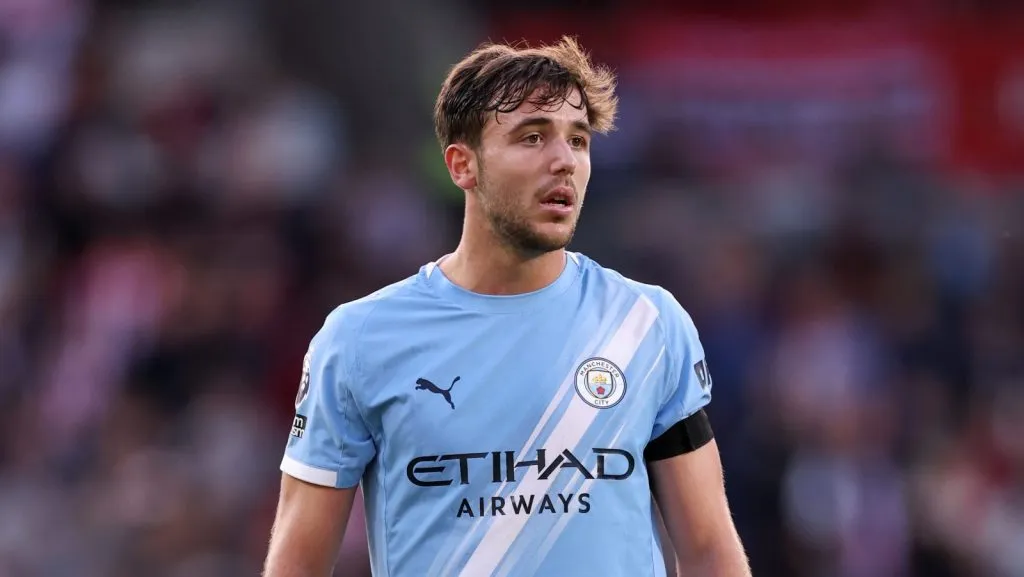 Com a recuperação de Rodri em pauta, o City observa atentamente o desempenho do ex-Porto, que pode ganhar espaço em meio à busca do clube por alternativas para o setor. (Photo by Justin Setterfield/Getty Images)