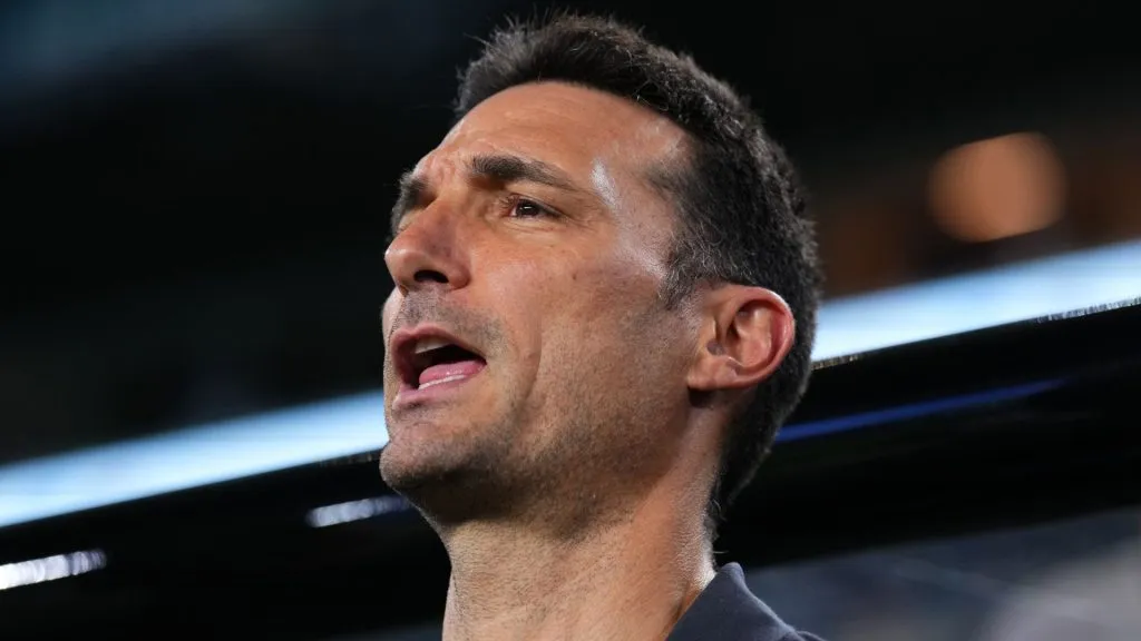 O técnico da Seleção Argentina, Lionel Scaloni, não conta com Enzo Fernández para o amistoso contra Porto Rico (foto: Rich Storry/Getty Images)