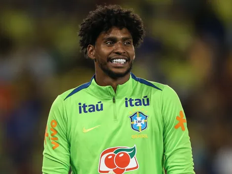 Hugo Souza é titular em treino