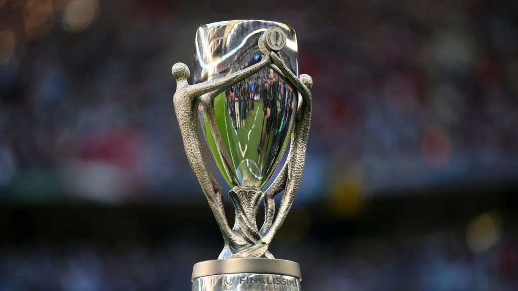 Troféu da Finalíssima (foto: Shaun Botterill/Getty Imagens)