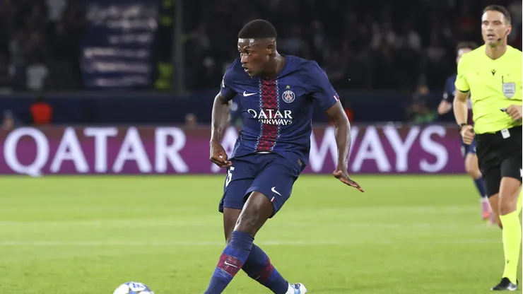 Lucas Hernandez renasce no PSG após lesões graves e mostra que experiência, força e versatilidade podem torná-lo peça-chave, mesmo diante da concorrência acirrada de Nuno Mendes. (Photo by Catherine Steenkeste/Getty Images for Qatar Airways)