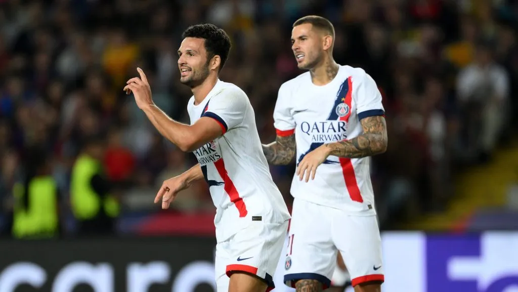França e Paris celebram retorno sólido de Hernandez, que se prepara para disputar a titularidade com classe e paciência. (Photo by David Ramos/Getty Images)