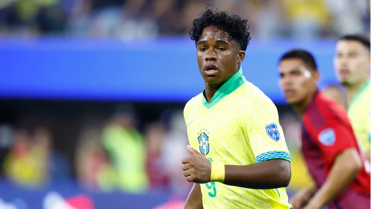 O centroavante Endrick em ação com a Seleção Brasileira (Ronald Martinez/Getty Images)