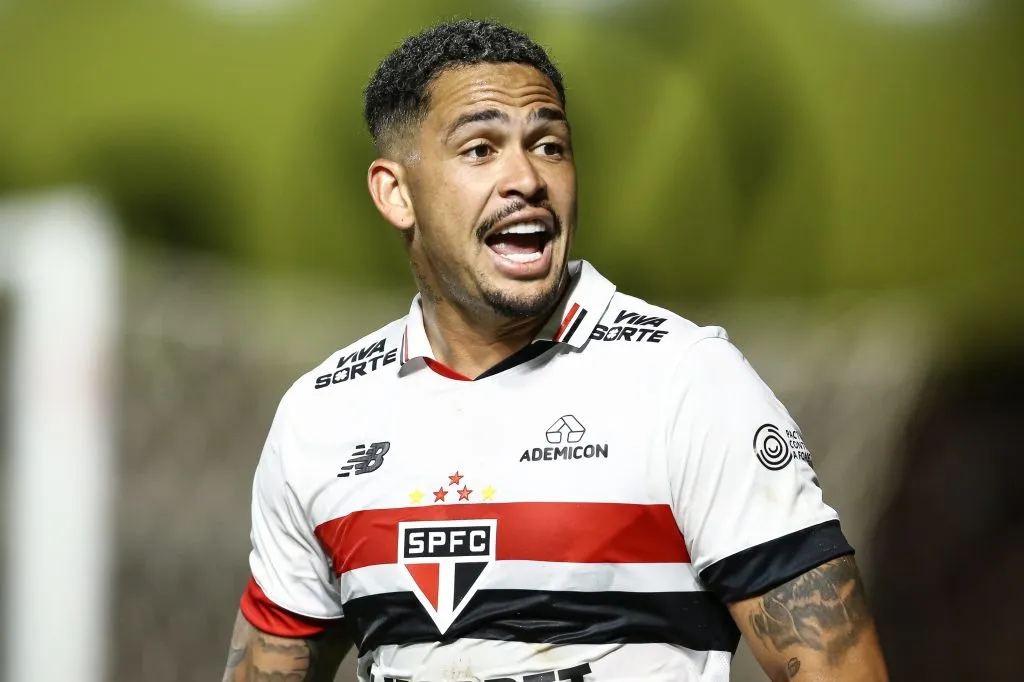 Luciano em campo com o São Paulo (Photo by Pedro H. Tesch/Getty Images)