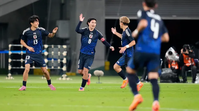 Minamino gol Japão (Foto: Toru Hanai/Getty Images)