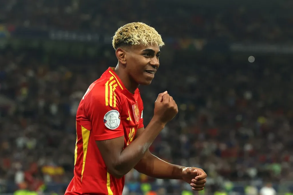 Lamine Yamal ajudando a levar a Espanha para mais uma Copa do Mundo – Photo by Alexander Hassenstein/Getty Images