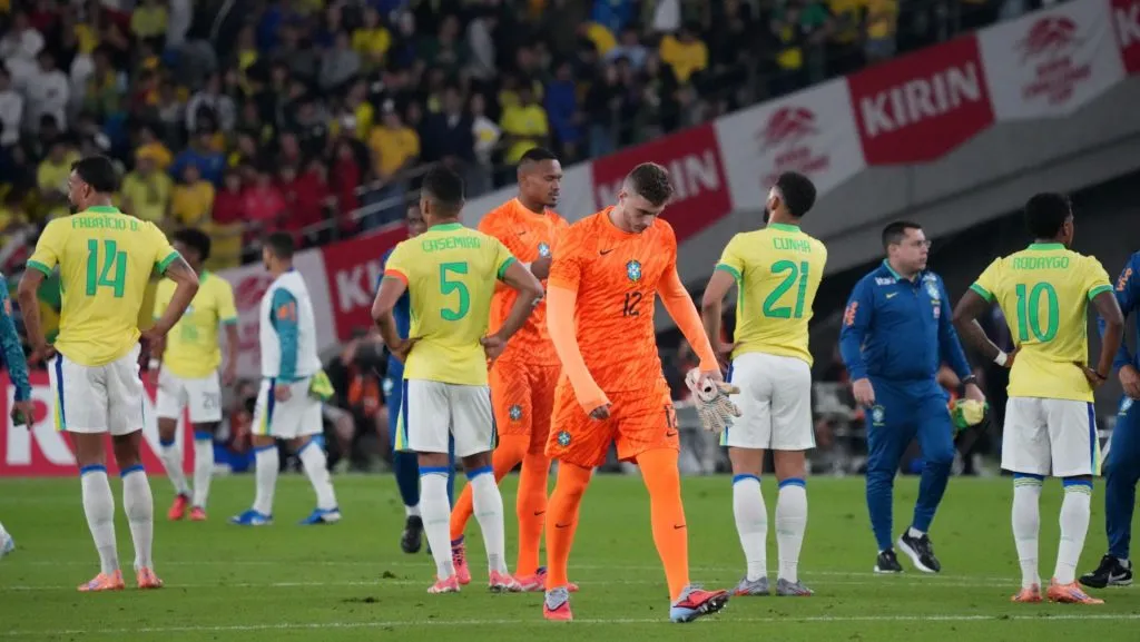 Jogadores brasileiros mostram desânimo após a derrota no amistoso. Foto: Koji Watanabe/Getty Images