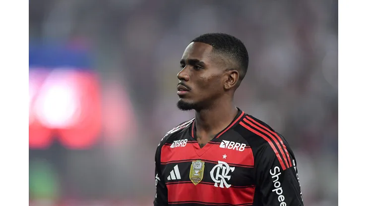 Evertton Araújo em campo pelo Flamengo - Foto: Thiago Ribeiro/AGIF