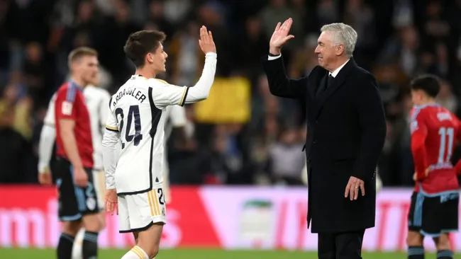 Güler e Ancelotti comemoram após vitória na La Liga. Foto: Denis Doyle/Getty Images