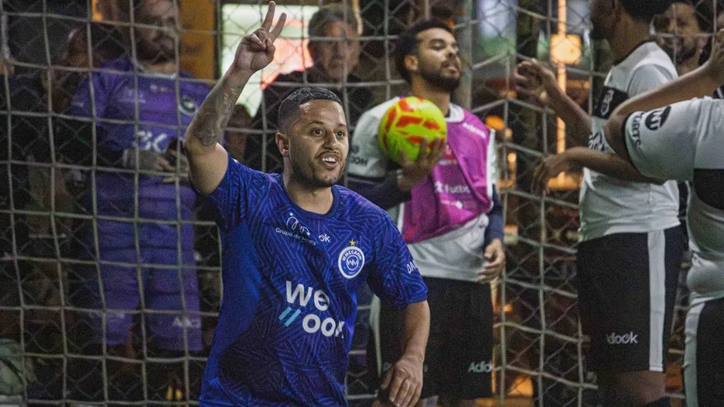 Ramon Damasceno comemora o seu gol pela WMCCANN – Foto: Gabriel Reinehr/Better Collective