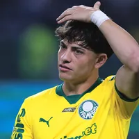 Napoli tem Giay na mira e Palmeiras avalia liberar lateral