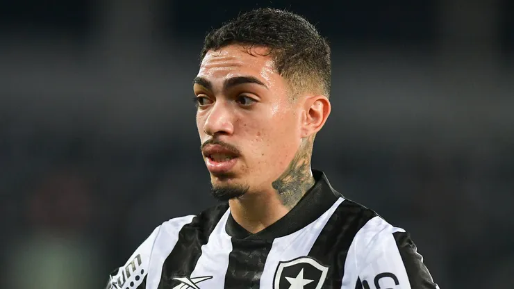 Hugo Neto pelo Botafogo. (Foto: Thiago Ribeiro/AGIF)