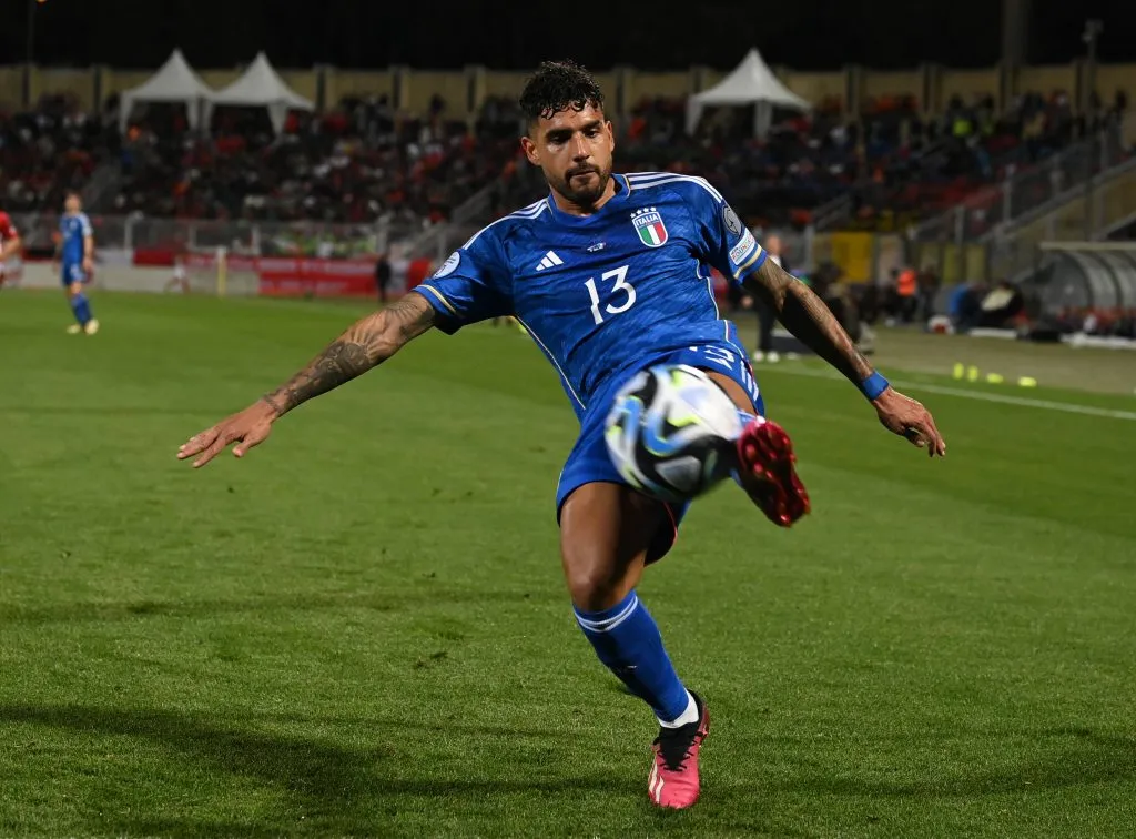 Emerson Palmieri pela Itália. (Photo by Claudio Villa/Getty Images )