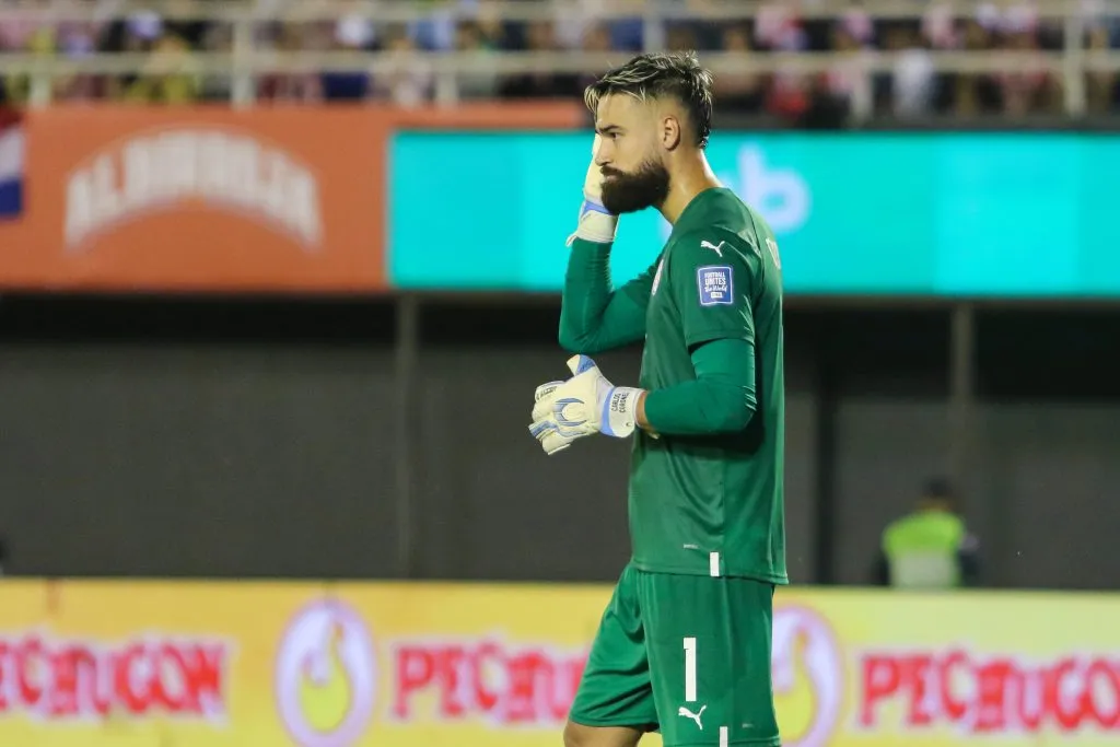 Carlos Coronel pela Seleção Paraguaia. (Photo by Christian Alvarenga/Getty Images)