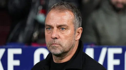 Hansi Flick, treinador do Barcelona. Ele está incomodado com a falta de intensidade e lesões (Foto: Angel Martinez/Getty Images)