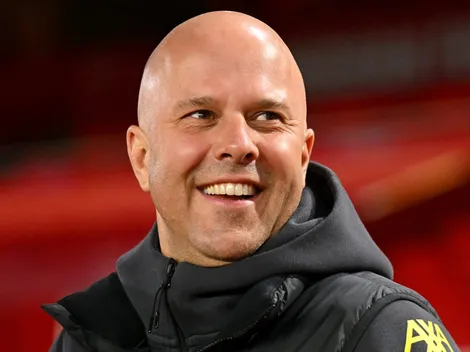 Liverpool atende Arne Slot e inicia conversas para contratar Schlotterbeck