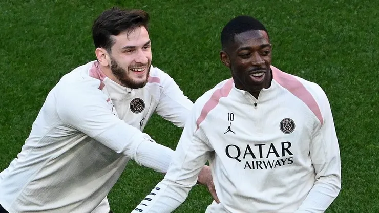 hvicha Kvaratskhelia e Ousmane Dembélé, pelo PSG. O primeiro deve ser titular, enquanto o jogador francês ainda deve ser baixa. (Foto: Stu Forster/Getty Images)
