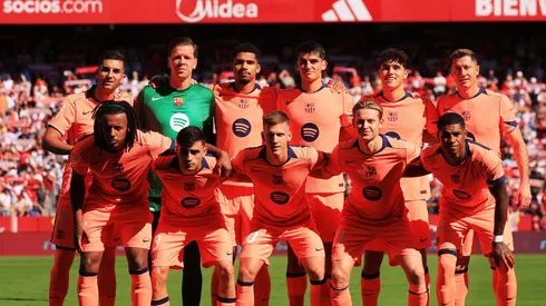 Jogadores do Barcelona, em campo. Time joga neste sábado (18). (Foto: Fran Santiago/Getty Images)