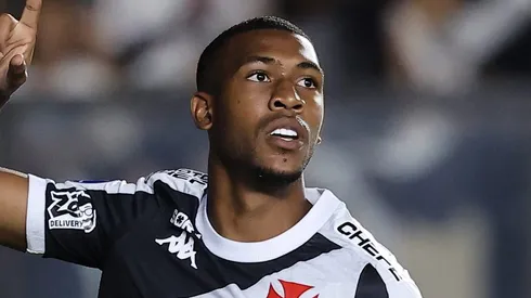 Rayan com a camisa do Vasco comemorando um gol. Foto: Wagner Meier/Getty Images