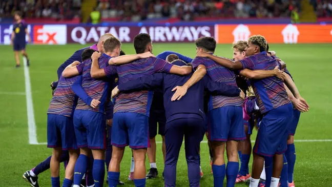 Jogadores se reúnem antes da partida da Champions League. Foto: Angel Martinez/Getty Images para Qatar Airways