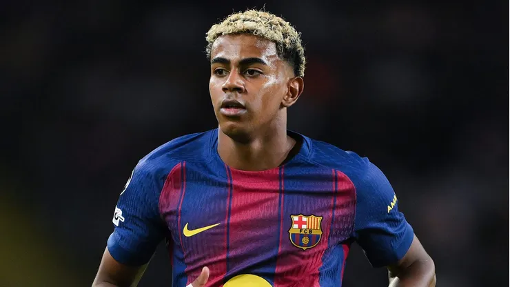 Lamine Yamal avisa ao Barcelona que não poderá mais dar autógrafos após fechar acordo comercial.(Photo by David Ramos/Getty Images)