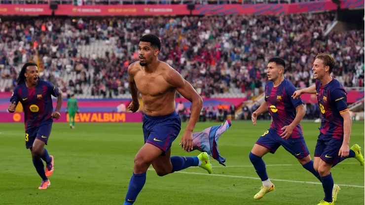 Ronald Araújo previu gol pelo Barcelona na vitória sobre o Girona. (Photo by Alex Caparros/Getty Images)