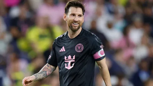 Lionel Messi, sorrindo, anotou hat-trick.