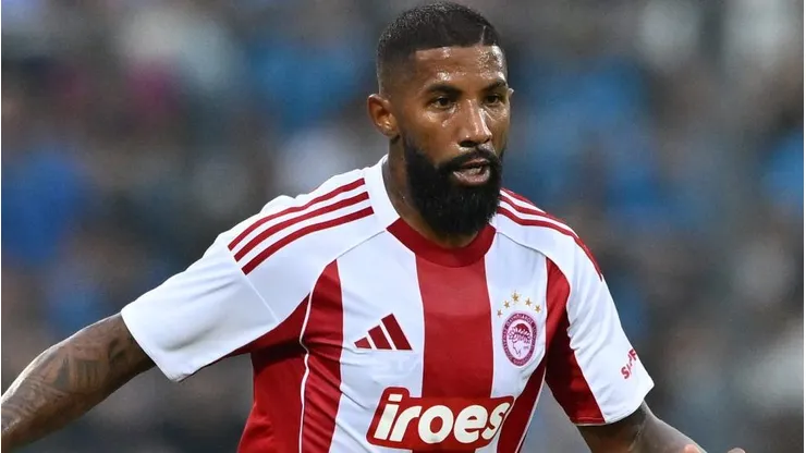 Rodinei, lateral do Olympiacos. Foto: Giuseppe Bellini/Getty Images