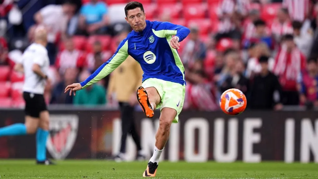 Lewandowski reage após uma chance perdida durante a partida da La Liga. Foto: Alex Caparros/Getty Images