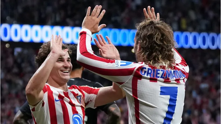 Antoine Griezmann, do Atletico de Madrid, junto de Julián Álvarez (Foto: Angel Martinez/Getty Images)