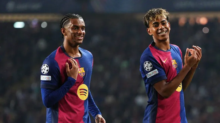 Balde comemora gol com Lamine Yamal, no Barcelona. Foto: Pedro Salado/Getty Images