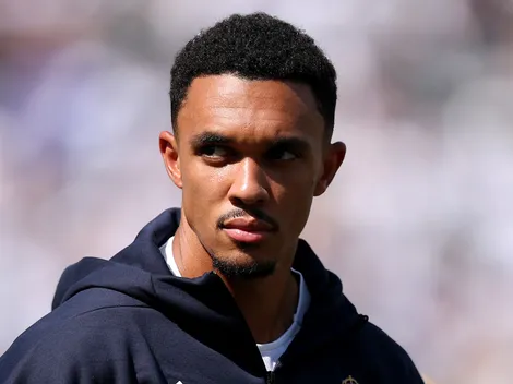 Arnold participa do treino e pode ser novidade contra a Juventus