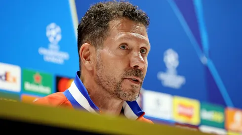 Simeone fala à mídia durante uma coletiva de imprensa. Foto: Harry Murphy/Getty Images
