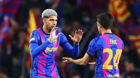Ronald Araújo e Eric García, do Barcelona. (Foto: Eric Alonso/Getty Images)