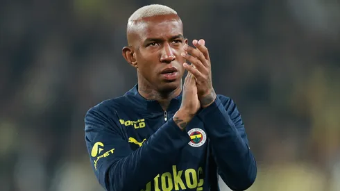 Talisca, meia do Fenerbahçe. (Foto: Ahmad Mora/Getty Images)