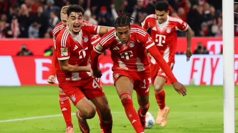 Bayern de Munique premia o técnico pela campanha perfeita. Foto: Alex Grimm/Getty Images