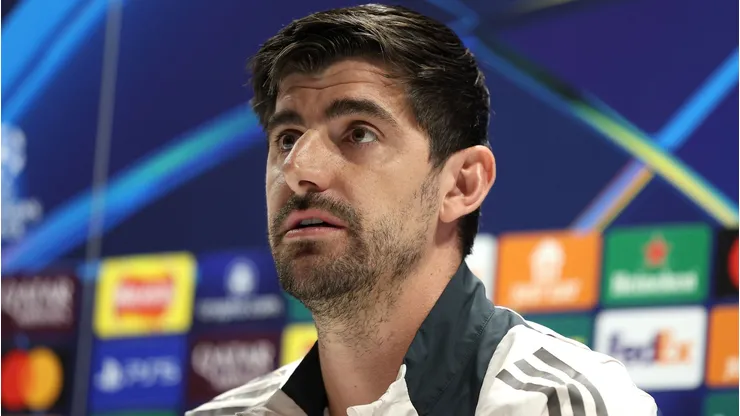 Courtois defende Vinícius Júnior. Foto: Alex Davidson/Getty Images