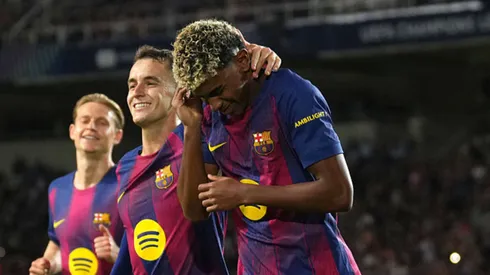 Lamine Yamal comemora gol pelo Barcelona.