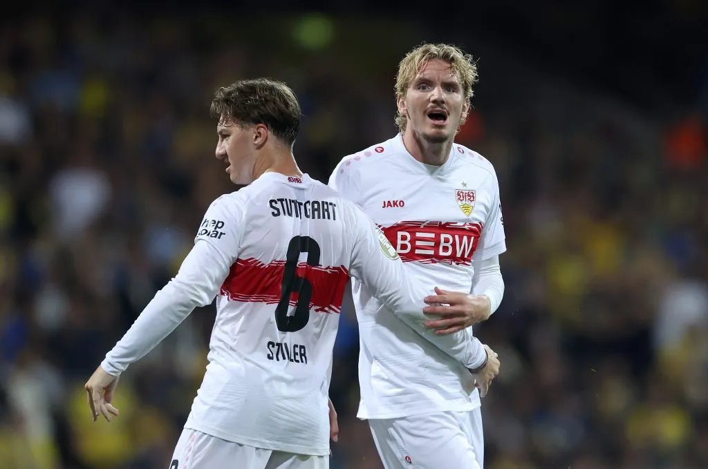 Angelo Stiller ao lado de Nick Woltemade: Destaques do Stuttgart – Foto: Ronny Hartmann/Getty Images