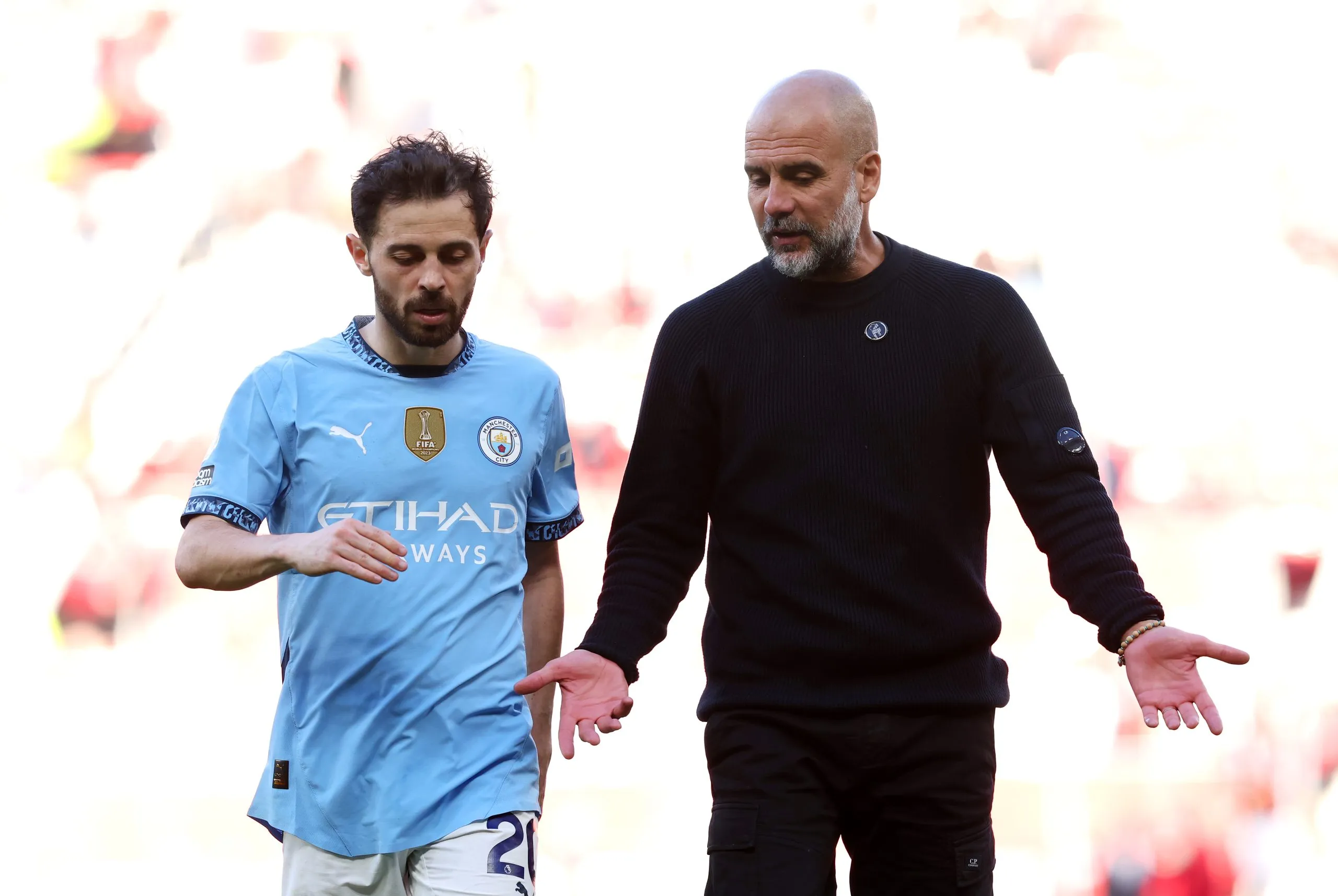 Pep Guardiola com Bernardo Silva. (Photo by Michael Steele/Getty Images)