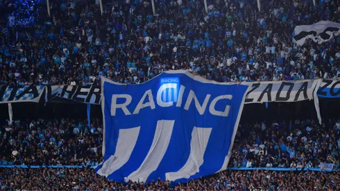 Torcida e escudo do Racing