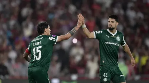 Gustavo Gómez e Flaco L[opez comemoram gol do Palmeiras (Foto: Thiago Ribeiro/AGIF)