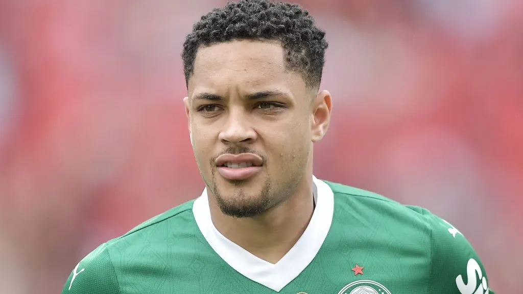 Vitor Roque usando as cores do Palmeiras. Foto: Thiago Ribeiro/AGIF