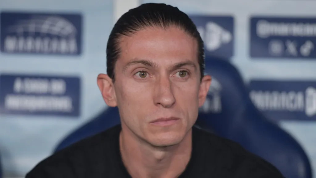 Filipe Luís durante jogo do Flamengo. (Foto: Thiago Ribeiro/AGIF)